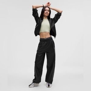 Lululemon stretch satin nylon pant